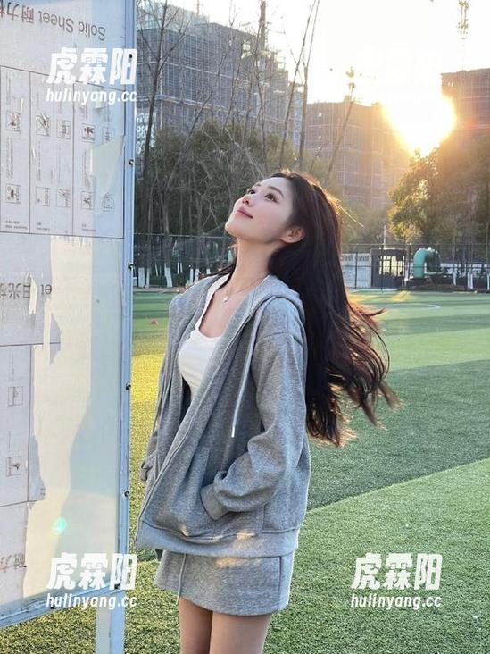 最新的“吃瓜”套餐上架，5G吃瓜给你拼新鲜，听得我嘴角上扬。