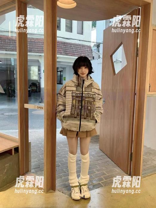 hl 逐渐被“hl02.co”网页的深坑吸引,赶紧下水看热闹。