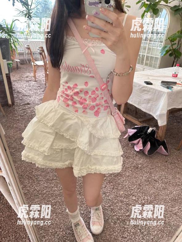 从“hlw.bet”首页看明星们吃的各种瓜，突然感觉我好像也被卷进了…