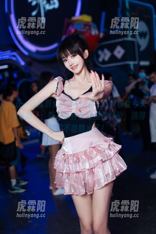 哎呀！五一吃瓜群众今天又更新了：吃瓜事件引发魔性讨论，搞得我都不敢喝水了！