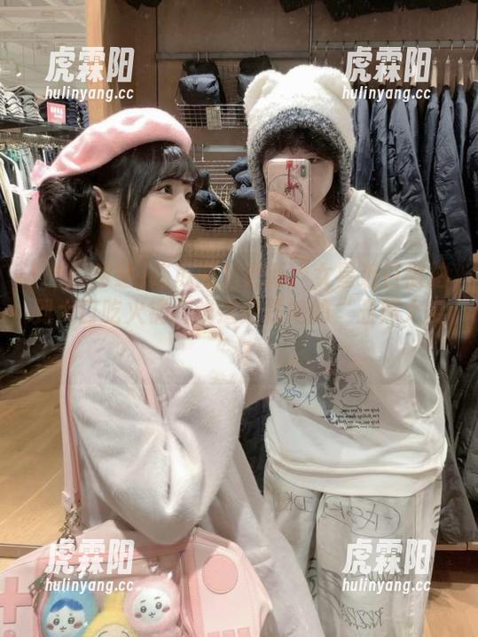 吃瓜网站更新：女星近日被拍到大口吃火锅，难道这是她的“丑照大赏”？
