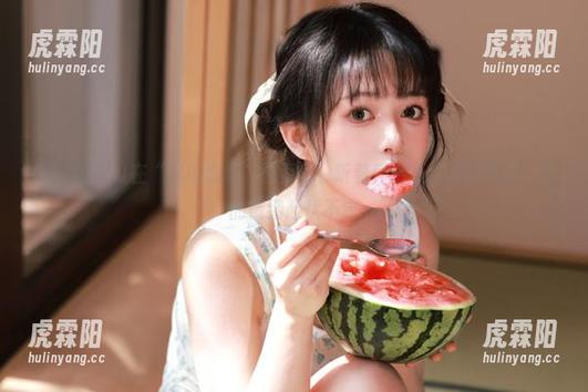 吃瓜论坛 在“吃瓜论坛”网页上,听着乔治小透明的事迹,我的情绪起伏不定