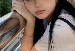 吃瓜论坛苹果版不止是吃一口瓜，竟然还有果汁和皮，可以搭配看剧更精彩！