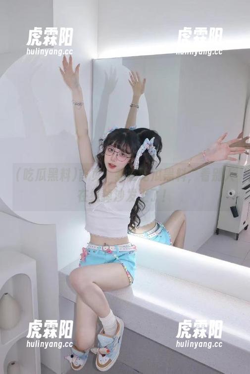 首页：我在吃瓜黑料，看别人在线掉沙发上了！
