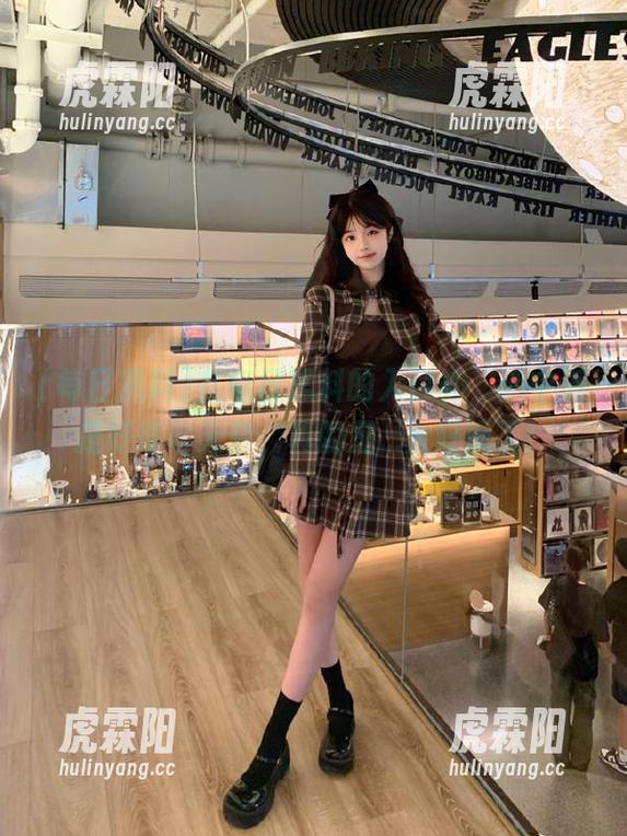 在每日黑料的入口处，心中满是好奇与无奈，真的是...太好玩了！