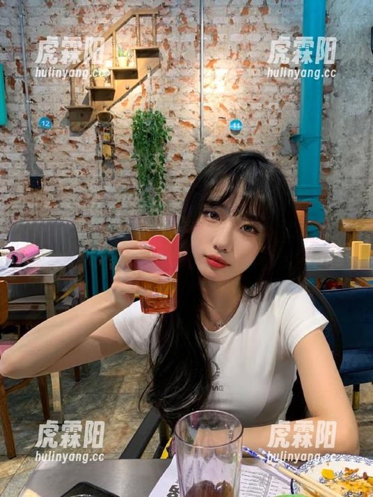 上头，这种“观看”让人纠结，问问网曝吃瓜值不值得驻足？