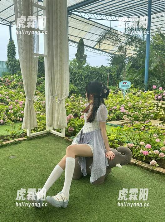 巴不得在线跟着“黑料吃瓜网”一边划，一边暗自得意