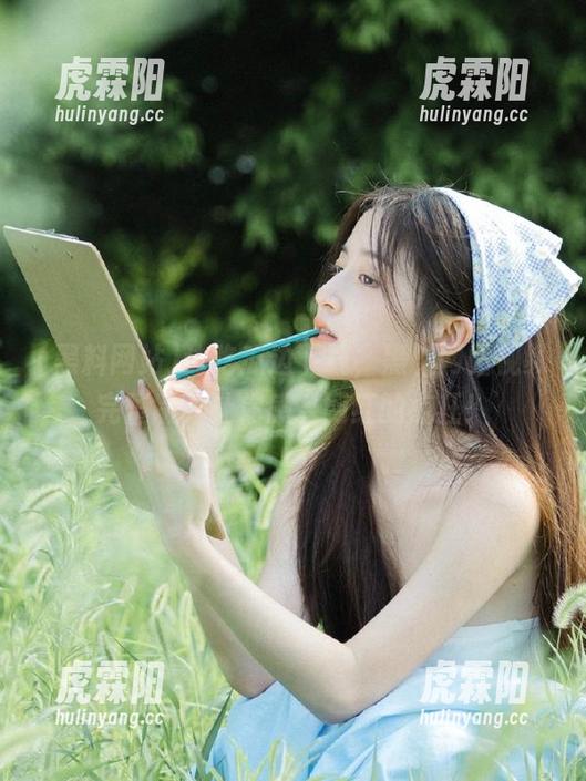 边吃瓜边下载，黑料网站视频完整版，让你感受网红的疯狂！
